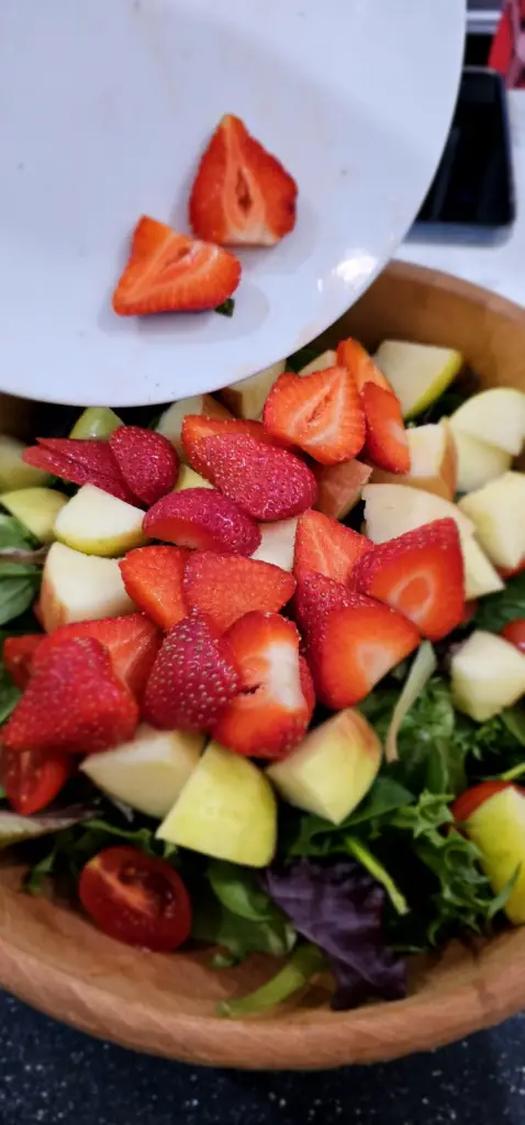 garden salad recipe - chop fruit